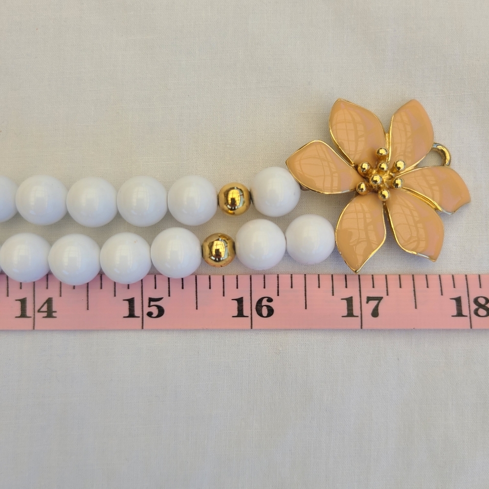 White & gold bead necklace with 2 peach enamel flowers with gold colored backing - Picture 8 of 9